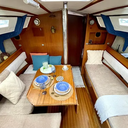 Velero Oceans Ontzi, *