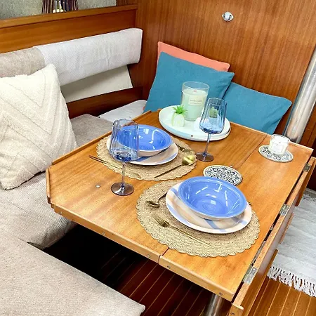 Velero Oceans Ontzi, Hendaye
